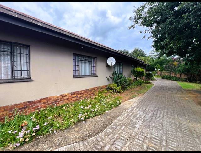 4 BEDROOM HOUSE FOR SALE IN VAALPARK